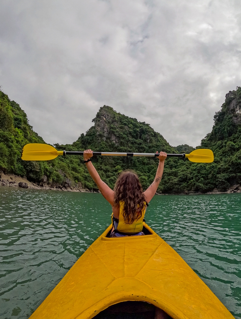 kayaking in Lan Ha Bay Vietnam